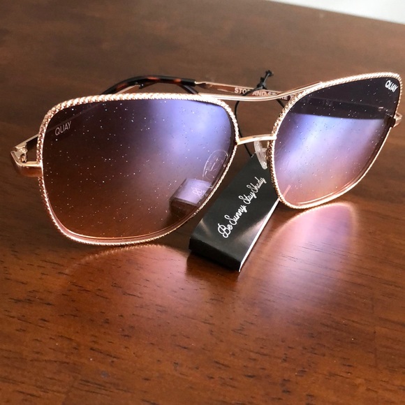 Quay Australia Accessories - Quay stop & stare twist sunglasses